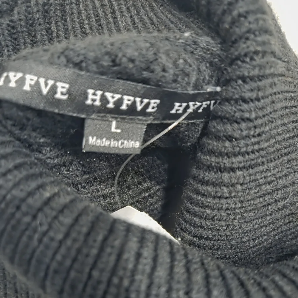 HYFVE WOMEN'S BLACK CUTOUT CROPPED TURTLENECK SIZE LARGE NWT